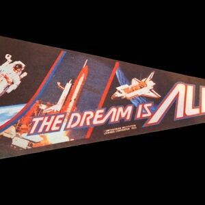 Smithsonian Institution 'The Dream is Alive' Pennant